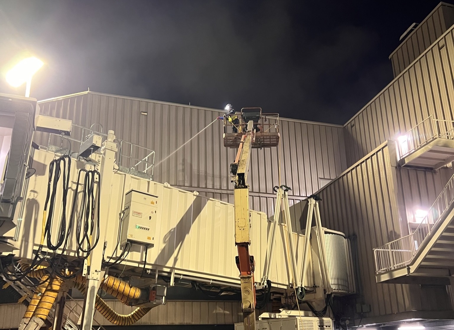 Large ATL Airport commercial pressure washing project.